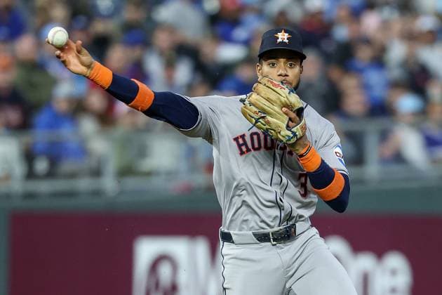 MLB, Baseball Herren, USA 2025: Astros Vs Royals APR 25 April 25, 2025: Houston Astros shortstop Jeremy Pena (3) throws to first for the out on Kansas City Royals shortstop Bobby Witt Jr. (7) during the fifth inning at Kauffman Stadium in Kansas City, MO. David Smith CSM (Credit Image: Â David Smith Cal Media) Kansas City Mo United States of America EDITORIAL USE ONLY Copyright: xx ZUMA-20250425_zma_c04_024.jpg DavidxSmithx csmphotothree378185