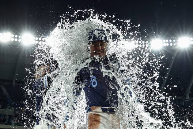 MLB, Baseball Herren, USA 2025: Astros Vs Royals APR 25 April 25, 2025: Kansas City Royals left fielder Drew Waters (8) is doused by Kansas City Royals shortstop Bobby Witt Jr. (7) and Kansas City Royals center fielder Kyle Isbel (28) after their 2-0 victory over the Houston Astros at Kauffman Stadium in Kansas City, MO. David Smith CSM (Credit Image: Â David Smith Cal Media) Kansas City Mo United States of America EDITORIAL USE ONLY Copyright: xx ZUMA-20250425_zma_c04_042.jpg DavidxSmithx csmphotothree378204