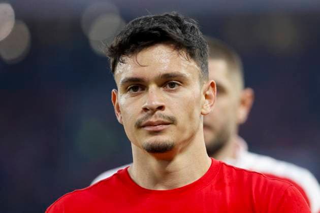 Fabian Rieder VfB Stuttgart, 32 warming up before the start of the match , Germany, Soccer, 1 Bundesliga, Matchday 31, 2024 2025, VfB Stuttgart vs 1 FC Heidenheim 1846, 25 04 2025, MHP Arena, Stuttgart, Germany DFL REGULATIONS PROHIBIT ANY USE OF PHOTOGRAPHS AS IMAGE SEQUENCES AND OR QUASI VIDEO Stuttgart MHP Arena Baden Württemberg Germany Copyright: xGrantxHubbsx