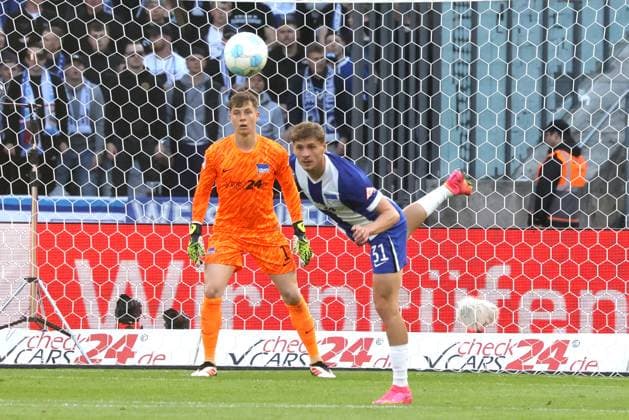 DEU, DFL, 2 FBL, Hertha BSC vs 1 FC Magdeburg, 25 04 2025, Berliner Olympiastadion, Berlin, DEU, DFL, 2 FBL, Hertha BSC vs 1 FC Magdeburg, im Bild Marton Dardai Hertha BSC Berlin 31 , Tjark Ernst Hertha BSC Berlin 1 DFL regulations prohibit any use of Photographs as image sequences and or quasi video nordphotoxGmbHx xEngler nph00076