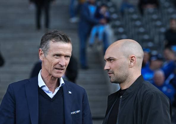 Soccer 2 Bundesliga, Hertha BSC Berlin 1 FC Magdeburg 25 04 2025, xdanx, Soccer 2 Bundesliga, Hertha BSC Berlin 1 FC Magdeburg v l Thomas E Herrich Hertha BSC Managing Director , Sofian Chahed in conversation DFL DFB REGULATIONS PROHIBIT ANY USE OF PHOTOGRAPHS as IMAGE SEQUENCES and or QUASI VIDEO Daniel Lakomski Mix1Press Berlin Olympiastadion Berlin Germany DEU Copyright: xDanielxLakomskix