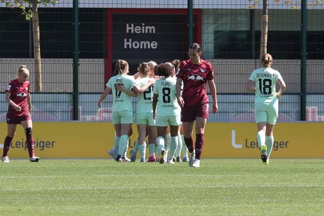 1 Bundesliga Women RB Leipzig vs. SGS Essen, 26 04 25 Goal Cheers at SGS Essen after scoring to lead 0 1 Soccer, Google Pixel Women Bundesliga, Season 2024 2025, 20 Matchday RB Leipzig vs. SGS Essen on 26 04 25, RB Academy Cottaweg DFB REGULATIONS PROHIBIT ANY USE OF PHOTOGRAPHS AS IMAGE SEQUENCES AND OR QUASI VIDEO Copyright: xBEAUTIFULxSPORTS JanxKaeferx