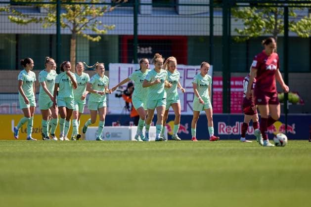 26 04 2025, GER, womens soccer, BL, 2024 2025, RB Leipzig SGS Essen team, SGS Essen, after leading goal, cheering Leipzig training center of the Red Bull Saxony Germany