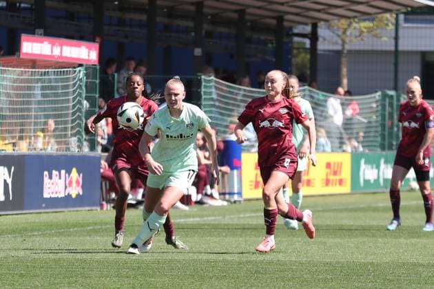 1 Bundesliga Women RB Leipzig vs SGS Essen, 26 04 25 Annalena Rieke 17, SGS Essen between Lydia Andrade 17, RB Leipzig and Lou Ann Joly 6, RB Leipzig Football, Google Pixel Women Bundesliga, Season 2024 2025, 20 Matchday RB Leipzig vs SGS Essen on 26 04 25, RB Academy Cottaweg DFB REGULATIONS PROHIBIT ANY USE OF PHOTOGRAPHS AS IMAGE SEQUENCES AND OR QUASI VIDEO Copyright: xBEAUTIFULxSPORTS JanxKaeferx
