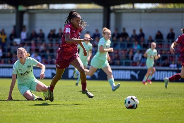 26 04 2025, GER, Womens Soccer, BL, 2024 2025, RB Leipzig SGS Essen Lydia Andrade 17, RB Leipzig action, in sprint, with ball Leipzig training center of the Red Bull Saxony Germany