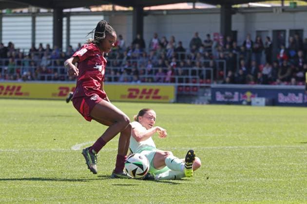 1 Bundesliga Women RB Leipzig vs SGS Essen, 26 04 25 Lydia Andrade 17, RB Leipzig vs Natasha Kowalski 10, SGS Essen Soccer, Google Pixel Women Bundesliga, Season 2024 2025, 20 Matchday RB Leipzig vs SGS Essen on 26 04 25, RB Academy Cottaweg DFB REGULATIONS PROHIBIT ANY USE OF PHOTOGRAPHS AS IMAGE SEQUENCES AND OR QUASI VIDEO Copyright: xBEAUTIFULxSPORTS JanxKaeferx