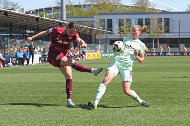 1 Bundesliga Women RB Leipzig vs SGS Essen, 26 04 25 Giovanna Hoffmann 7, RB Leipzig vs Lena Ostermeier 18, SGS Essen Football, Google Pixel Women Bundesliga, Season 2024 2025, 20 Matchday RB Leipzig vs SGS Essen on 26 04 25, RB Academy Cottaweg DFB REGULATIONS PROHIBIT ANY USE OF PHOTOGRAPHS AS IMAGE SEQUENCES AND OR QUASI VIDEO Copyright: xBEAUTIFULxSPORTS JanxKaeferx