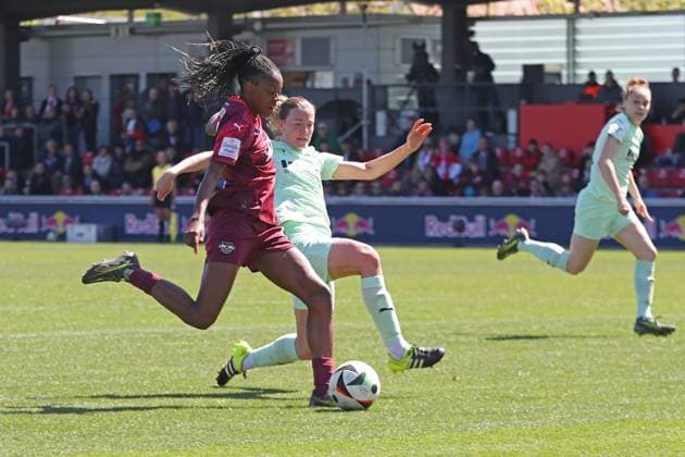 1 Bundesliga Women RB Leipzig vs SGS Essen, 26 04 25 Lydia Andrade 17, RB Leipzig takes a shot from Football, Google Pixel Women Bundesliga, Season 2024 2025, 20 Matchday RB Leipzig vs SGS Essen on 26 04 25, RB Academy Cottaweg DFB REGULATIONS PROHIBIT ANY USE OF PHOTOGRAPHS AS IMAGE SEQUENCES AND OR QUASI VIDEO Copyright: xBEAUTIFULxSPORTS JanxKaeferx