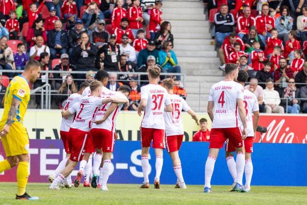 26 04 2025, Soccer, GER, Season, 2 Liga, Season 2024 2025, Matchday 31, SSV Jahn Regensburg Eintracht Braunschweig Cheering after the 1 0 by Robin Ziegele SSV Jahn Regensburg DFL REGULATIONS PROHIBIT ANY USE OF PHOTOGRAPHS AS IMAGE SEQUENCES AND OR QUASI VIDEO