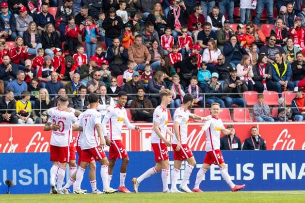 26 04 2025, Soccer, GER, Season, 2 Liga, Season 2024 2025, Matchday 31, SSV Jahn Regensburg Eintracht Braunschweig Cheering after the 1 0 by Robin Ziegele SSV Jahn Regensburg DFL REGULATIONS PROHIBIT ANY USE OF PHOTOGRAPHS AS IMAGE SEQUENCES AND OR QUASI VIDEO