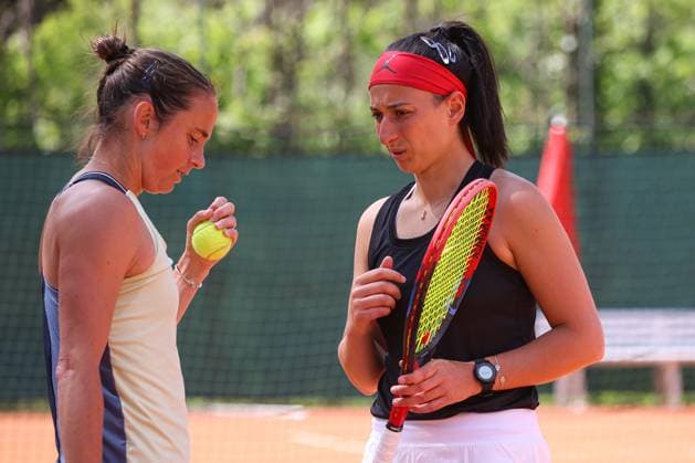 Ines Ibbou and Bibiane Schoofs during W75 Chiasso , Italian event in Chiasso, Italy, April 25 2025  Copyright: xRobertaxCorradin IPAxSportx xipa-agency.netx xx IPA_56910713 IPA_Agency_IPA56910713