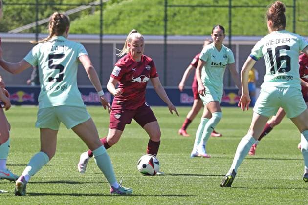 1 Bundesliga Women RB Leipzig vs SGS Essen, 26 04 25 Vanessa Fudalla 10, RB Leipzig on the ball Football, Google Pixel Women Bundesliga, Season 2024 2025, 20 Matchday RB Leipzig vs SGS Essen on 26 04 25, RB Academy Cottaweg DFB REGULATIONS PROHIBIT ANY USE OF PHOTOGRAPHS AS IMAGE SEQUENCES AND OR QUASI VIDEO Copyright: xBEAUTIFULxSPORTS JanxKaeferx