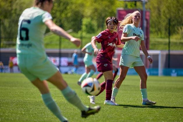 26 04 2025, GER, Womens soccer, BL, 2024 2025, RB Leipzig SGS Essen Mai Kadowaki 15, RB Leipzig , looks at the ball Leipzig training center of the Red Bull Saxony Germany