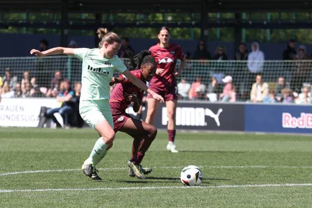 1 Bundesliga Women RB Leipzig vs SGS Essen, 26 04 25 Lena Ostermeier 18, SGS Essen vs Lydia Andrade 17, RB Leipzig Soccer, Google Pixel Women Bundesliga, Season 2024 2025, 20 Matchday RB Leipzig vs SGS Essen on 26 04 25, RB Academy Cottaweg DFB REGULATIONS PROHIBIT ANY USE OF PHOTOGRAPHS AS IMAGE SEQUENCES AND OR QUASI VIDEO Copyright: xBEAUTIFULxSPORTS JanxKaeferx