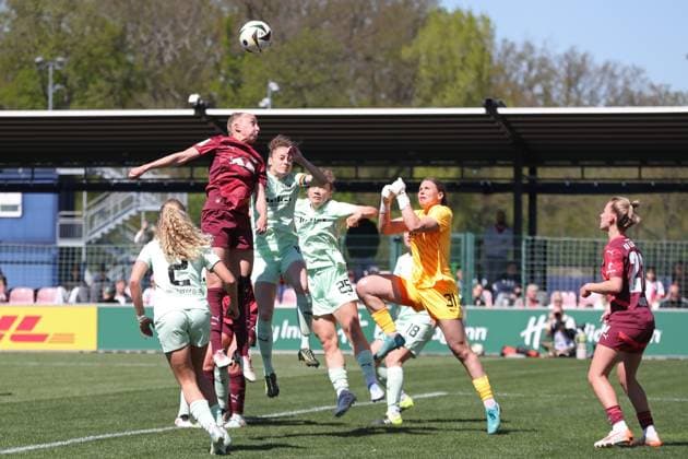 1 Bundesliga Women RB Leipzig vs SGS Essen, 26 04 25 Frederike Kempe 2, RB Leipzig is ahead of Jaqueline Meißner after a corner 16, SGS Essen with her head on the ball Football, Google Pixel Women Bundesliga, Season 2024 2025, 20 Matchday RB Leipzig vs SGS Essen on 26 04 25, RB Academy Cottaweg DFB REGULATIONS PROHIBIT ANY USE OF PHOTOGRAPHS AS IMAGE SEQUENCES AND OR QUASI VIDEO Copyright: xBEAUTIFULxSPORTS JanxKaeferx