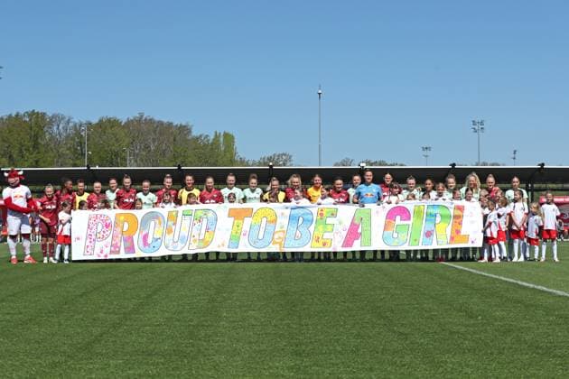 1 Bundesliga Women RB Leipzig vs SGS Essen, 26 04 25 Both teams with a poster, banner PROUD TO BE A GIRL Football, Google Pixel Women Bundesliga, Season 2024 2025, 20 Matchday RB Leipzig vs SGS Essen on 26 04 25, RB Academy Cottaweg DFB REGULATIONS PROHIBIT ANY USE OF PHOTOGRAPHS AS IMAGE SEQUENCES AND OR QUASI VIDEO Copyright: xBEAUTIFULxSPORTS JanxKaeferx