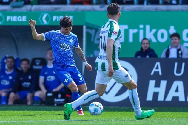 Soccer 2 Bundesliga 31 Matchday SC Preußen Münster SV Darmstadt 98 on 26 04 2025 at LVM Preußenstadion in Münster Guille Bueno Darmstadt , left Charalambos Makridis Münster , right DFL regulations prohibit any use of photographs as image sequences and or quasi video xJRx