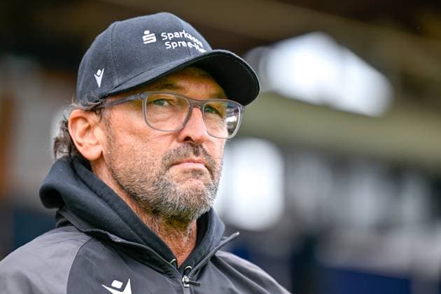 Coach Claus Dieter Wollitz Cottbus Single Image, Action, Action Portrait, Portrait, 26 04 2025, Unterhaching Germany , Football, 3 Liga, SpVgg Unterhaching FC Energie Cottbus, DFB DFL REGULATIONS PROHIBIT ANY USE OF PHOTOGRAPHS AS IMAGE SEQUENCES AND OR QUASI VIDEO xslx