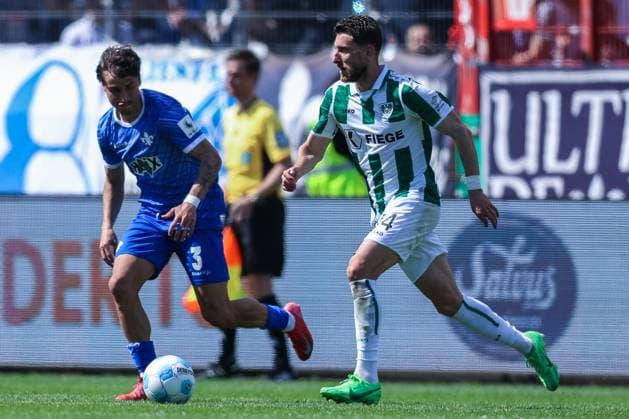 Soccer 2 Bundesliga 31 Matchday SC Preußen Münster SV Darmstadt 98 on 26 04 2025 at LVM Preußenstadion in Münster Guille Bueno Darmstadt , left Charalambos Makridis Münster , right DFL regulations prohibit any use of photographs as image sequences and or quasi video xJRx