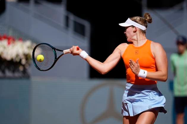 April 26, 2025, Madrid, Madrid, Spain: Mirra Andreeva of Russia in action against Magdalena Frech of Poland during the Mutua Madrid Open 2025, ATP, Tennis Herren Masters 1000 and WTA, Tennis Damen 1000 tennis tournament, celebrated at Caja Magica on April 26, 2025 in Madrid, Spain. Madrid Spain - ZUMAa181 20250426_zaa_a181_007 Copyright: xOscarxJ.xBarrosox