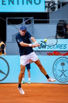 Mutua Madrid Open 2025 Alex de Minaur of Australia plays a backhand against Lorenzo Sonego of Italy during the second round match of the Mutua Madrid Open 2025 tournament celebrated at La Caja Magica on April 26, 2025 in Madrid, Spain. Madrid La Caja Magica Madrid Spain Copyright: xAlbertoxGardinx AGardin_20250426_Mutua_Madrid_Open_0295
