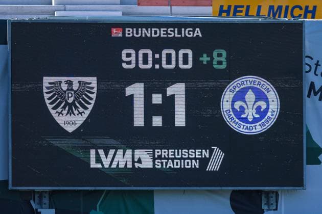 Soccer 2 Bundesliga 31 Matchday SC Preußen Münster SV Darmstadt 98 on 26 04 2025 at LVM Preußenstadion in Münster The scoreboard at LVM Preußenstadion shows the final score Münster 1 1 Darmstadt DFL regulations prohibit any use of photographs as image sequences and or quasi video xJRx