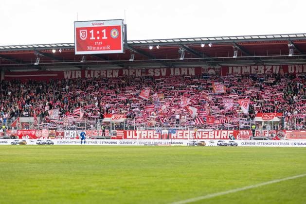 26 04 2025, Soccer, GER, Season, 2 Liga, Season 2024 2025, 31 Matchday, SSV Jahn Regensburg Eintracht Braunschweig Scarf Parade of Jahn Fans DFL REGULATIONS PROHIBIT ANY USE OF PHOTOGRAPHS AS IMAGE SEQUENCES AND OR QUASI VIDEO