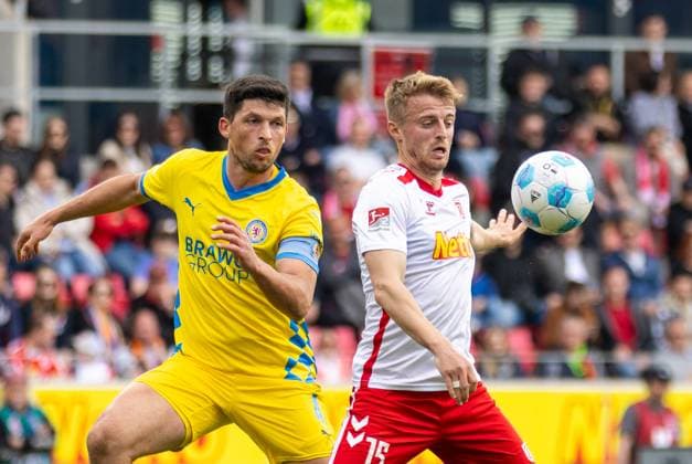 26 04 2025, Soccer, GER, Season, 2 Liga, Season 2024 2025, Matchday 31, SSV Jahn Regensburg Eintracht Braunschweig Jannis Nikolaou vs Sebastian Ernst SSV Jahn Regensburg DFL REGULATIONS PROHIBIT ANY USE OF PHOTOGRAPHS AS IMAGE SEQUENCES AND OR QUASI VIDEO