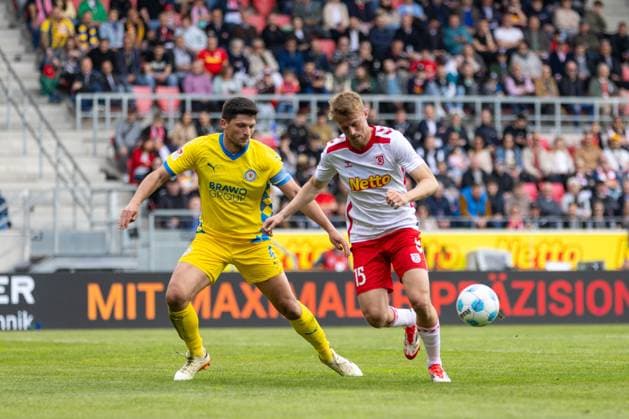 26 04 2025, Soccer, GER, Season, 2 Liga, Season 2024 2025, Matchday 31, SSV Jahn Regensburg Eintracht Braunschweig Jannis Nikolaou vs Sebastian Ernst SSV Jahn Regensburg DFL REGULATIONS PROHIBIT ANY USE OF PHOTOGRAPHS AS IMAGE SEQUENCES AND OR QUASI VIDEO