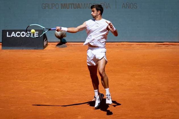 Mutua Madrid Open 2025 Lorenzo Musetti of Italy plays a forehand against Tomas Etcheverry of Argentina during Men s Round of 64 match of the Mutua Madrid Open 2025 tournament celebrated at La Caja Magica on April 26, 2025 in Madrid, Spain. Madrid La Caja Magica Madrid Spain Copyright: xAlbertoxGardinx AGardin_20250426_Mutua_Madrid_Open_0320
