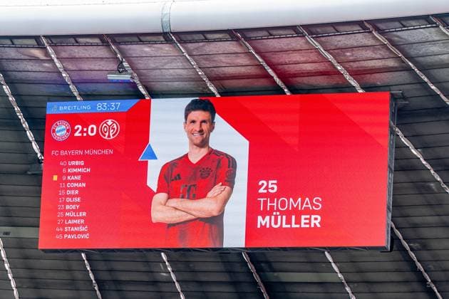 Bilder des Jahres 2025, Sport 04 April Sport Themen der Woche KW17 Die Anzeigetafel zeigt Thomas Mueller (FC Bayern Muenchen, 25) vor seiner Einwechslung zu seinem 500. Bundesligaspiel GER, FC Bayern Muenchen vs. 1. FSV Mainz 05, Fussball, Bundesliga, 31. Spieltag, Spielzeit 2024 2025, 26.04.2025. (DFL DFB REGULATIONS PROHIBIT ANY USE OF PHOTOGRAPHS as IMAGE SEQUENCES and or QUASI-VIDEO). GER, FC Bayern Muenchen vs. 1. FSV Mainz 05, Fussball, Bundesliga, 31. Spieltag, Spielzeit 2024 2025, 26.04.2025. Muenchen *** The scoreboard shows Thomas Mueller FC Bayern Muenchen, 25 before his substitution for his 500th Bundesliga match GER, FC Bayern Muenchen vs 1 FSV Mainz 05, Soccer, Bundesliga, Matchday 31, Season 2024 2025, 26 04 2025 DFL DFB REGULATIONS PROHIBIT ANY USE OF PHOTOGRAPHS as IMAGE SEQUENCES and or QUASI VIDEO GER, FC Bayern Muenchen vs 1 FSV Mainz 05, Football, Bundesliga, Matchday 31, Season 2024 2025, 26 04 2025 Muenchen Copyright: xEibner-Pressefoto HeikexFeinerx EP_HFR
