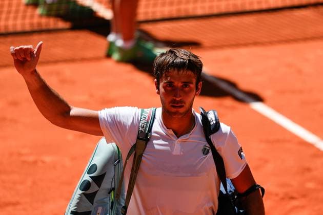 April 26, 2025, Madrid, Madrid, SPAIN: Tomas Martin Etcheverry of Argentina saludates to the supporters against Lorenzo Musetti of Italy during the Mutua Madrid Open 2025, ATP, Tennis Herren Masters 1000 and WTA, Tennis Damen 1000, tennis tournament celebrated at Caja Magica on April 26, 2025 in Madrid, Spain. Madrid SPAIN - ZUMAa181 20250426_zaa_a181_130 Copyright: xDennisxAgyemanx