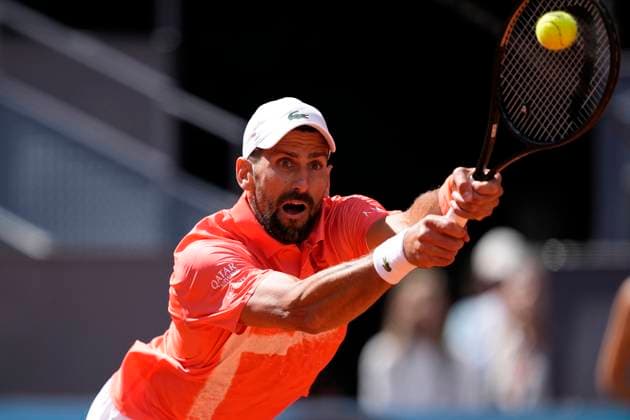 April 26, 2025, Madrid, Madrid, Spain: Novak Djokovic of Serbia in action against Matteo Arnaldi of Italy during the Mutua Madrid Open 2025, ATP, Tennis Herren Masters 1000 and WTA, Tennis Damen 1000 tennis tournament, celebrated at Caja Magica on April 26, 2025 in Madrid, Spain. Madrid Spain - ZUMAa181 20250426_zaa_a181_061 Copyright: xOscarxJ.xBarrosox