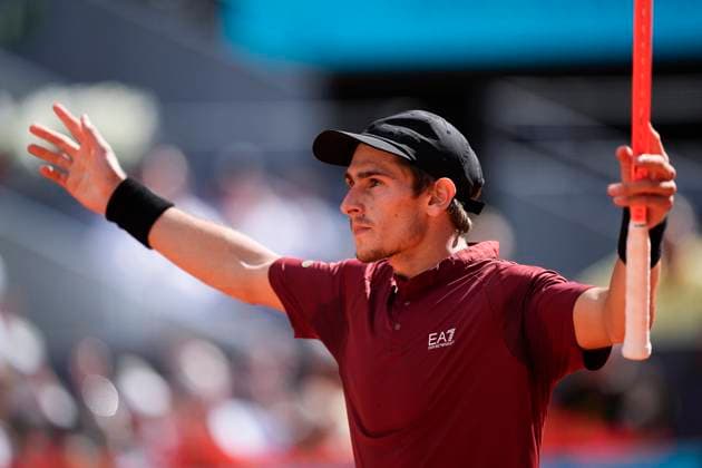 April 26, 2025, Madrid, Madrid, Spain: Matteo Arnaldi of Italy reacts against Novak Djokovic of Serbia during the Mutua Madrid Open 2025, ATP, Tennis Herren Masters 1000 and WTA, Tennis Damen 1000 tennis tournament, celebrated at Caja Magica on April 26, 2025 in Madrid, Spain. Madrid Spain - ZUMAa181 20250426_zaa_a181_072 Copyright: xOscarxJ.xBarrosox