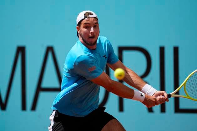 April 26, 2025, Madrid, Madrid, Spain: Jan-Lennard Struff of Germany in action against Stefanos Tsitsipas of Greece during the Mutua Madrid Open 2025, ATP, Tennis Herren Masters 1000 and WTA, Tennis Damen 1000 tennis tournament, celebrated at Caja Magica on April 26, 2025 in Madrid, Spain. Madrid Spain - ZUMAa181 20250426_zaa_a181_109 Copyright: xOscarxJ.xBarrosox