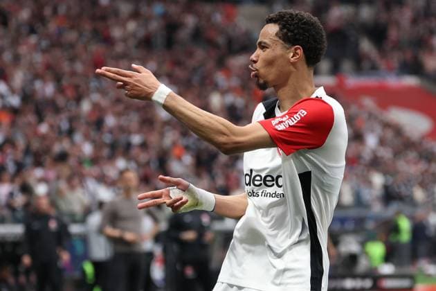 2025 04 26 xJAx Fußball 1 Bundesliga Eintracht Frankfurt RB Leibzig v l ,Hugo Ekitike Eintracht Frankfurt köpfte das 3 0, Torjubel, Goal celebration, celebrate the goal DFL DFB REGULATIONS PROHIBIT ANY USE OF PHOTOGRAPHS as IMAGE SEQUENCES and or QUASI VIDEO Copyright: JoaquimxFerreira