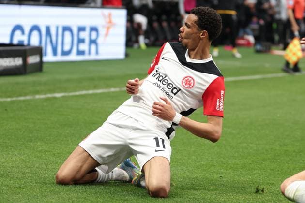 2025 04 26 xJAx Soccer 1 Bundesliga Eintracht Frankfurt RB Leibzig v l , Hugo Ekitike Eintracht Frankfurt Torjubel, Goal celebration, celebrate the goal DFL DFB REGULATIONS PROHIBIT ANY USE OF PHOTOGRAPHS as IMAGE SEQUENCES and or QUASI VIDEO Copyright: JoaquimxFerreira