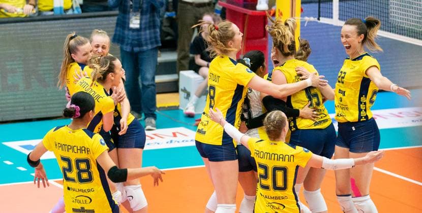 26 4 2025, Volleyball, Women, VBL, 1 VBL, 1 Volleyball Bundesliga, Season 2024725, Playoff, Final, 3 Game, SSC Palmberg Schwerin Dresdner SC The volleyball players celebrate winning the German Championship Schwerin Palmberg Arena Mecklenburg-Vorpommern Germany after the end of the game