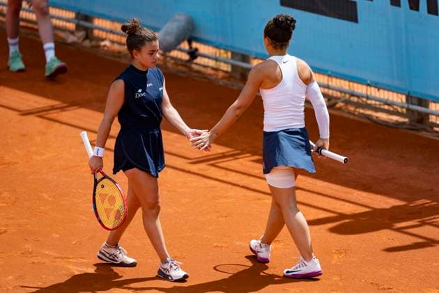 Mutua Madrid Open 2025 Sara Errani (R) and Jasmine Paolini (L) celebrates a point during the women s doubles match against Giuliana Olmos of Mexico and Hao-Ching Chan of Chinese Taipei during the Mutua Madrid Open 2025 tournament celebrated at La Caja Magica on April 26, 2025 in Madrid, Spain. Madrid La Caja Magica Madrid Spain Copyright: xAlbertoxGardinx AGardin_20250426_Mutua_Madrid_Open_0663