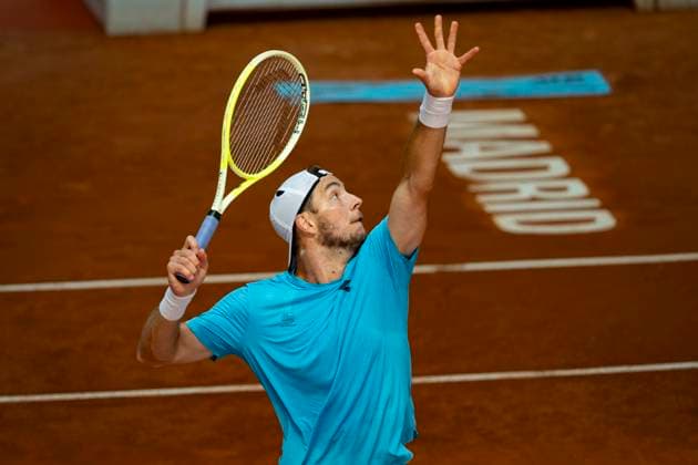 Mutua Madrid Open 2025 Jan-Lennard Struff of Germany is in action against Stefanos Tsitsipas of Greece during the second round match of the Mutua Madrid Open 2025 tournament celebrated at La Caja Magica on April 26, 2025 in Madrid, Spain. Madrid La Caja Magica Madrid Spain Copyright: xAlbertoxGardinx AGardin_20250426_Mutua_Madrid_Open_0682