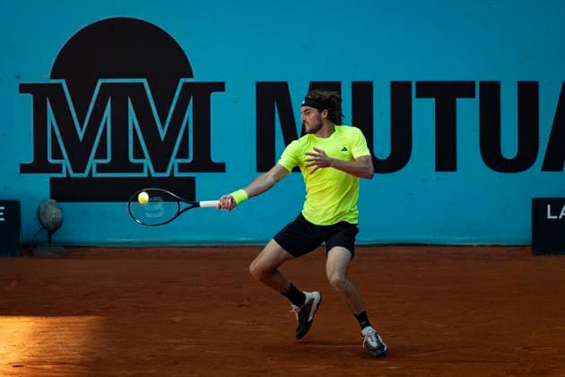 Mutua Madrid Open 2025 Stefanos Tsitsipas of Greeceplays a forehand against Jan-Lennard Struff of Germany during the second round match of the Mutua Madrid Open 2025 tournament celebrated at La Caja Magica on April 26, 2025 in Madrid, Spain. Madrid La Caja Magica Madrid Spain Copyright: xAlbertoxGardinx AGardin_20250426_Mutua_Madrid_Open_0692