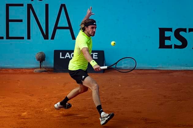 Mutua Madrid Open 2025 Stefanos Tsitsipas of Greece plays a backhand against Jan-Lennard Struff of Germany during the second round match of the Mutua Madrid Open 2025 tournament celebrated at La Caja Magica on April 26, 2025 in Madrid, Spain. Madrid La Caja Magica Madrid Spain Copyright: xAlbertoxGardinx AGardin_20250426_Mutua_Madrid_Open_0703