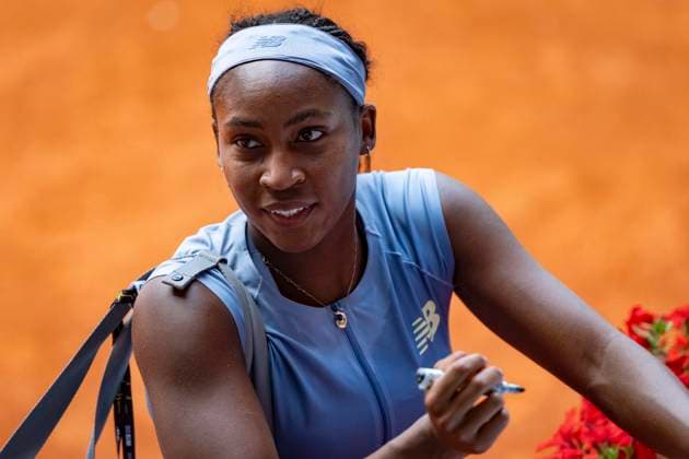Mutua Madrid Open 2025 Coco Gauff of USA greets the fans after her match against Ann Li of USA in the third round during the Mutua Madrid Open 2025 tournament celebrated at La Caja Magica on April 26, 2025 in Madrid, Spain. Madrid La Caja Magica Madrid Spain Copyright: xAlbertoxGardinx AGardin_20250426_Mutua_Madrid_Open_0735