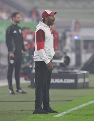 26 04 2024 Soccer Season 2024 2025 2 Soccer Bundesliga 31 Matchday Fortuna Düsseldorf 95 F95 1 FC Nuremberg FCN Club Sportfoto Zink DaMa xdaxmax DFL regulations prohibit any use of photographs as image sequences and or quasi video only for editorial use Daniel Thioune Head Coach Coach Fortuna Düsseldorf F95 gives instructions