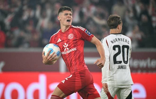 Soccer, 2 Bundesliga, Germany, Men, Season 2024 2025, 31 Matchday, Merkur Spiel Arena Düsseldorf, Fortuna Düsseldorf FC Nuremberg cheer Danny Schmidt F95 after his goal to 2 3 cheer, joy, action