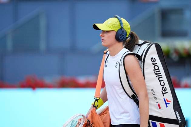 April 26, 2025, Madrid, Madrid, Spain: Iga Swiatek of Poland in action against Linda Noskova of Czech Republic during the Mutua Madrid Open 2025, ATP, Tennis Herren Masters 1000 and WTA, Tennis Damen 1000 tennis tournament, celebrated at Caja Magica on April 26, 2025 in Madrid, Spain. Madrid Spain - ZUMAa181 20250426_zaa_a181_181 Copyright: xOscarxJ.xBarrosox