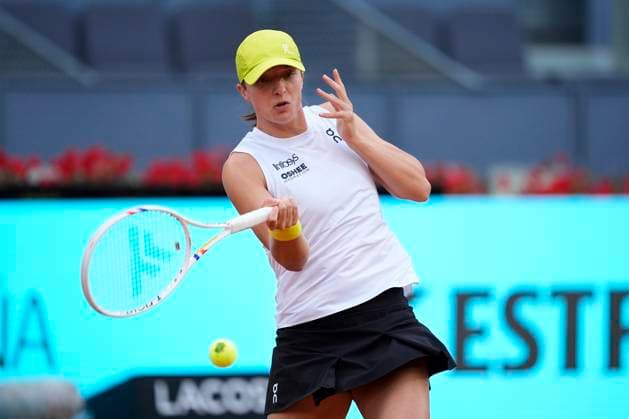 April 26, 2025, Madrid, Madrid, Spain: Iga Swiatek of Poland in action against Linda Noskova of Czech Republic during the Mutua Madrid Open 2025, ATP, Tennis Herren Masters 1000 and WTA, Tennis Damen 1000 tennis tournament, celebrated at Caja Magica on April 26, 2025 in Madrid, Spain. Madrid Spain - ZUMAa181 20250426_zaa_a181_194 Copyright: xOscarxJ.xBarrosox