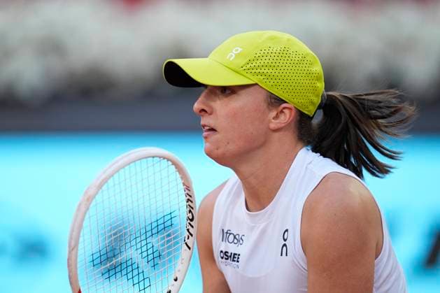 April 26, 2025, Madrid, Madrid, Spain: Iga Swiatek of Poland in action against Linda Noskova of Czech Republic during the Mutua Madrid Open 2025, ATP, Tennis Herren Masters 1000 and WTA, Tennis Damen 1000 tennis tournament, celebrated at Caja Magica on April 26, 2025 in Madrid, Spain. Madrid Spain - ZUMAa181 20250426_zaa_a181_202 Copyright: xOscarxJ.xBarrosox