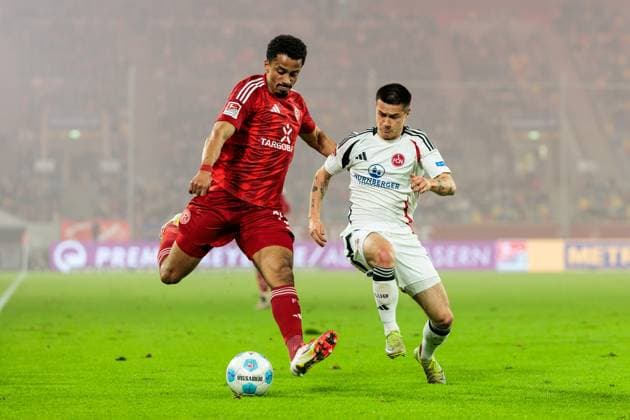 2 Soccer Bundesliga Fortuna Düsseldorf 1895 1 FC Nürnberg 26 04 2025 duel Emmanuel Iyoha Fortuna Düsseldorf, 19 , Oliver Villadsen 1 FC Nürnberg, 2 2 Soccer Bundesliga, Fortuna Düsseldorf 1895 1 FC Nürnberg, Düsseldorf, Merkur Spiel Arena on 26 04 2025 DFL REGULATIONS PROHIBIT ANY USE OF PHOTOGRAPHS AS IMAGE SEQUENCES AND OR QUASI VIDEO Copyright: xBEAUTIFULxSPORTS Wunderlx