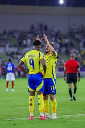 Yokohama F. Marinos vs Al-Nassr - AFC Champions League Elite Quarter Finals JEDDAH, SAUDI ARABIA - April 26: Jhon Duran of Team Al-Nassr FC celebrates scoring their fourth goal with Ali Lajami during the AFC Champions League Elite Quarter Finals match between Yokohama F. Marinos and Al-Nassr FC at Prince Abdullah Al Faisal Stadium on April 26, 2025 in Jeddah, Saudi Arabia. Jeddah Saudi Arabia Copyright: xAbdullahxAhmedx